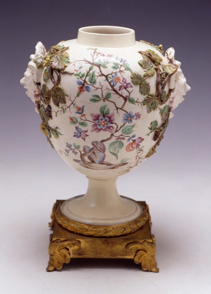 Jarrón de la Real Fábrica de Porcelanas del Buen Retiro. 1760-1784